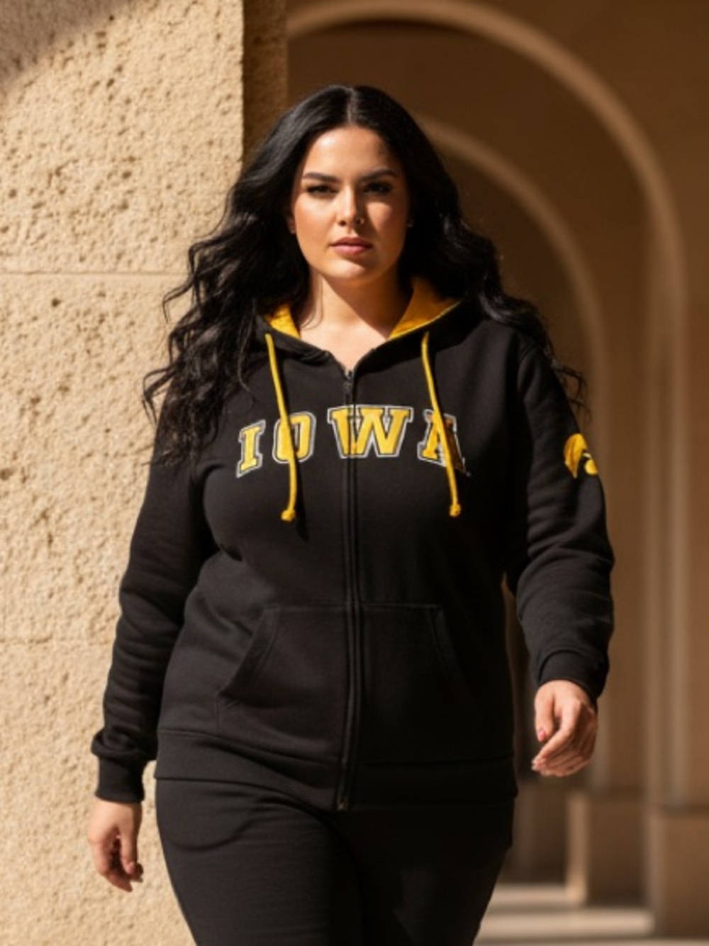 NWT Colosseum Women’s NCAA Black IOWA Hawkeyes Full Zip Hoodie - Size XXL